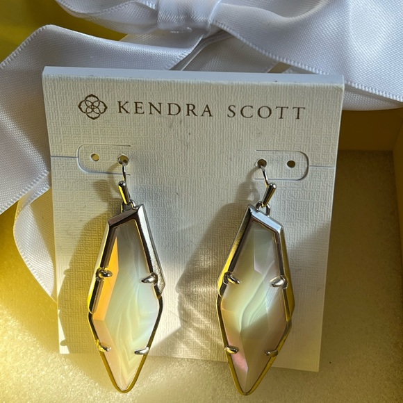 NWT Kendra Scott RARE & Retired Bexley Earrings Iridescent Agate & Silver😊 - Picture 11 of 14
